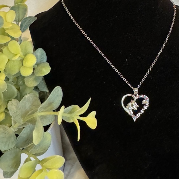 🆕 Silver Necklace Rainbow Unicorn - Picture 3 of 4